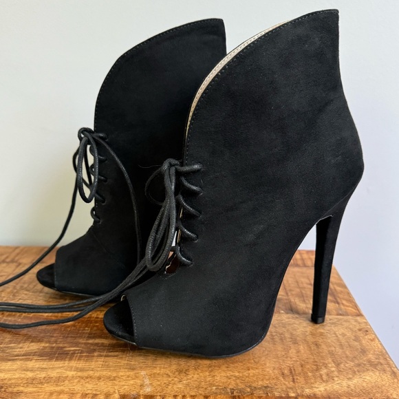 Black Suede Lace-up Heeled Booties. Veryn JustFab. Size 7 - Picture 3 of 14